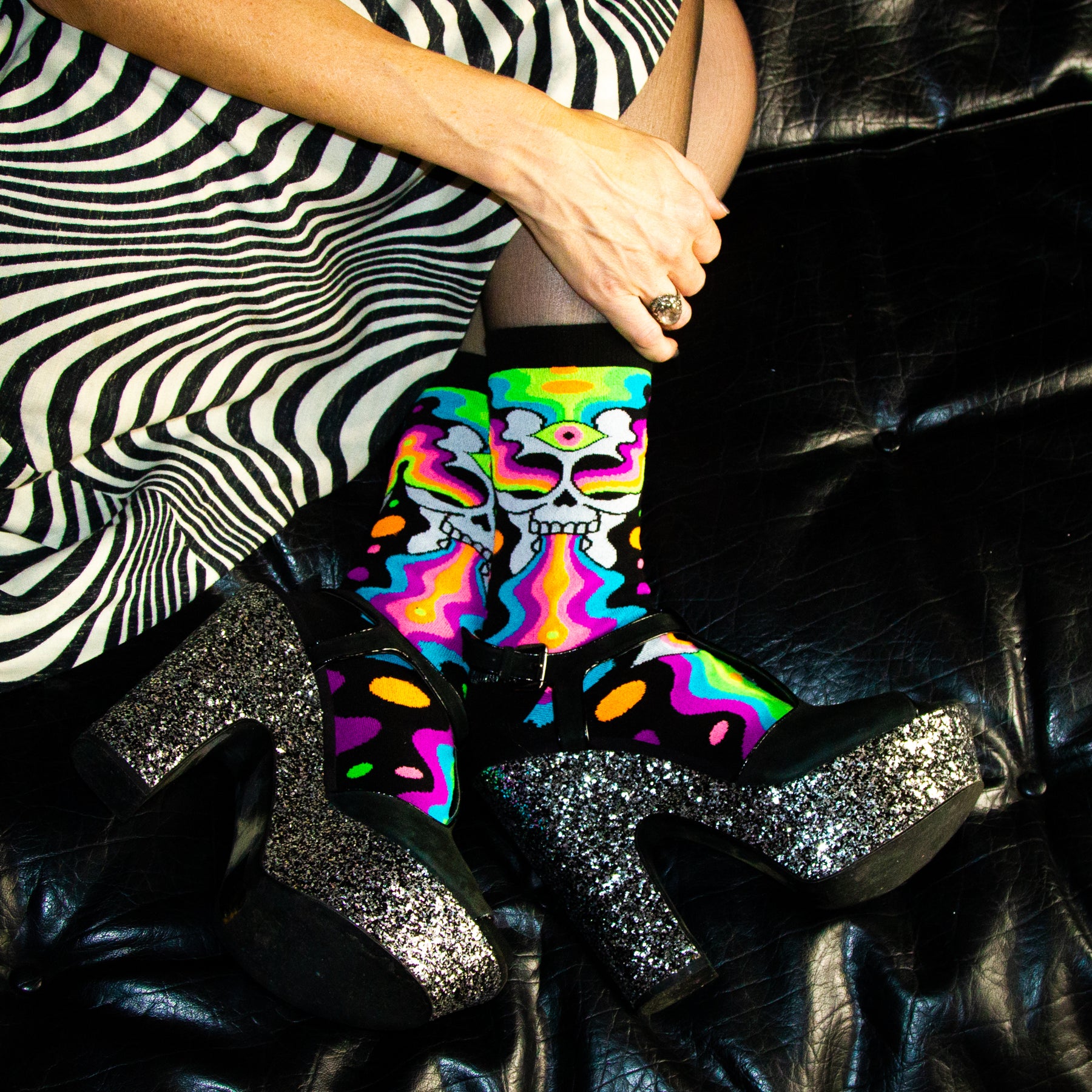 SKULL SOCKS - BLACK / GLOW IN THE DARK